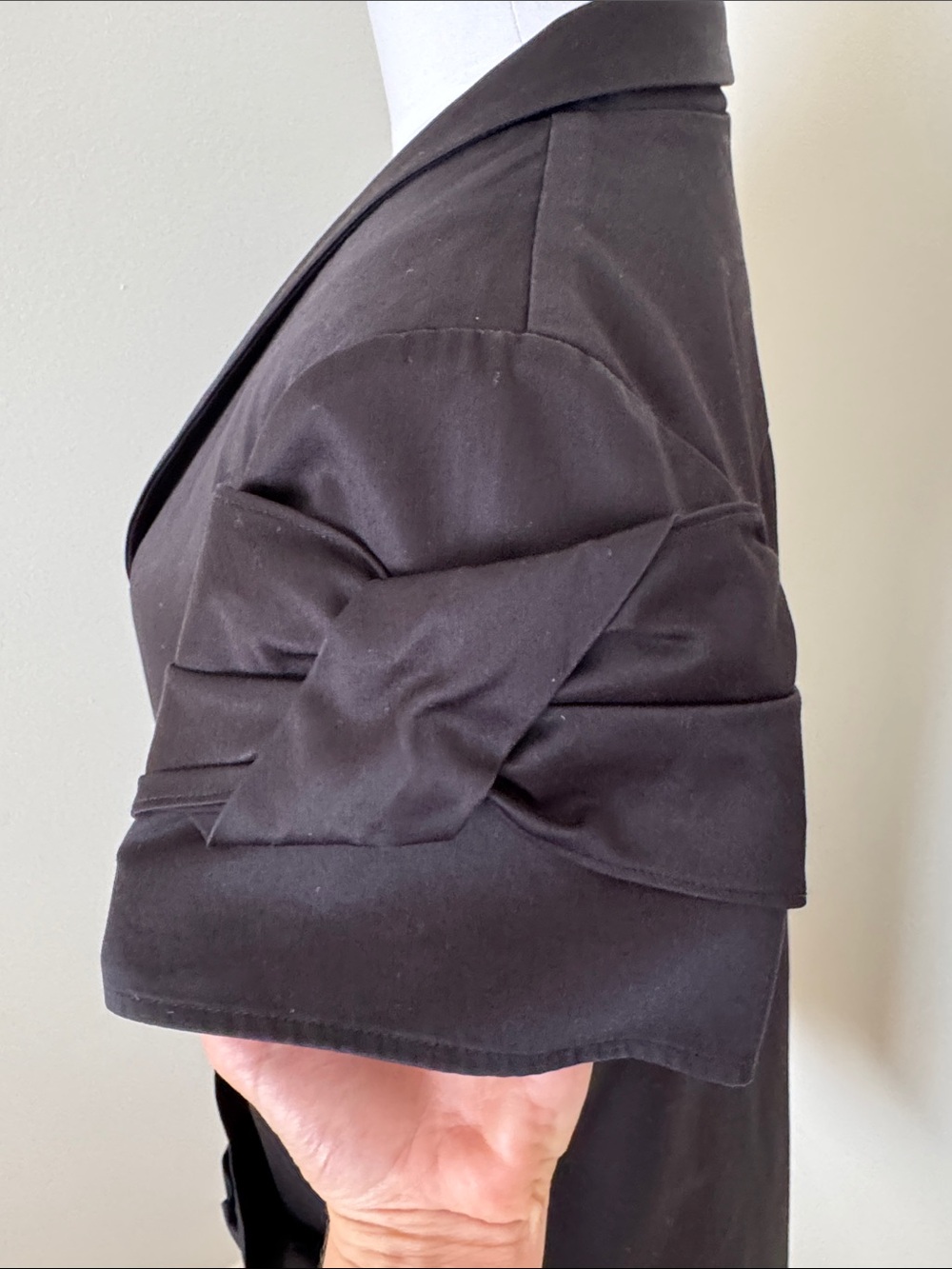 Anne Fontaine Black Ruched Bow Pocket Short Sleeve One Button Jacket - Picture 6 of 10